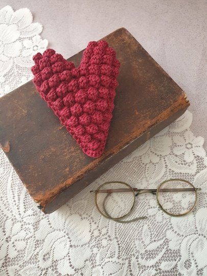 Häkelanleitung: Noppenherzen Ruby - in 3 Grössen - kein Nähen nötig!