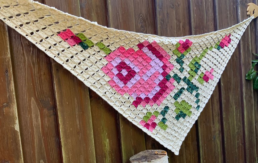 Gehäkeltes Dreieckstuch DIE ROSE