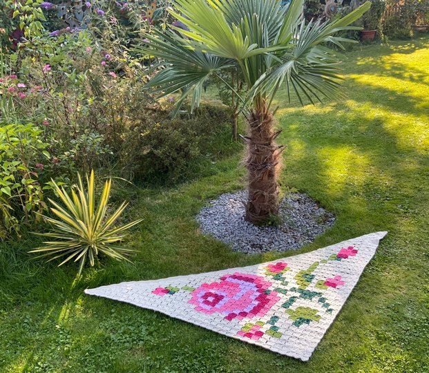 Gehäkeltes Dreieckstuch DIE ROSE