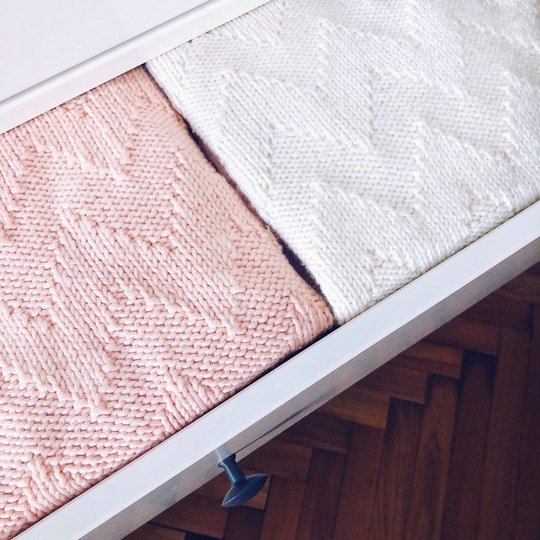 Babydecke im Chevron Muster Strickanleitung 5 Größen