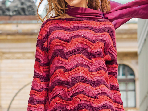 Pullover im Wellenmuster in Rot, Fuchsia und Aubergine