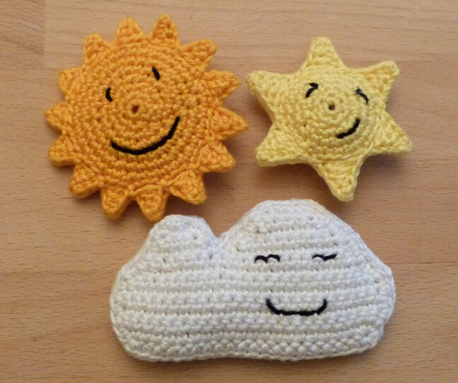 Häkelanleitung für Baby-Greiflinge mit Quietscher: Sonne, Stern und Wolke