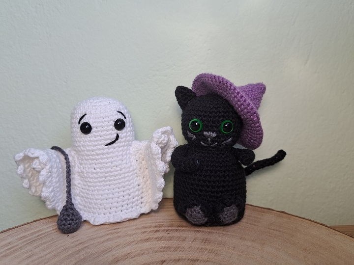 Halloween-Paket Sammelgurumi Kater Nigel und Geist Justus