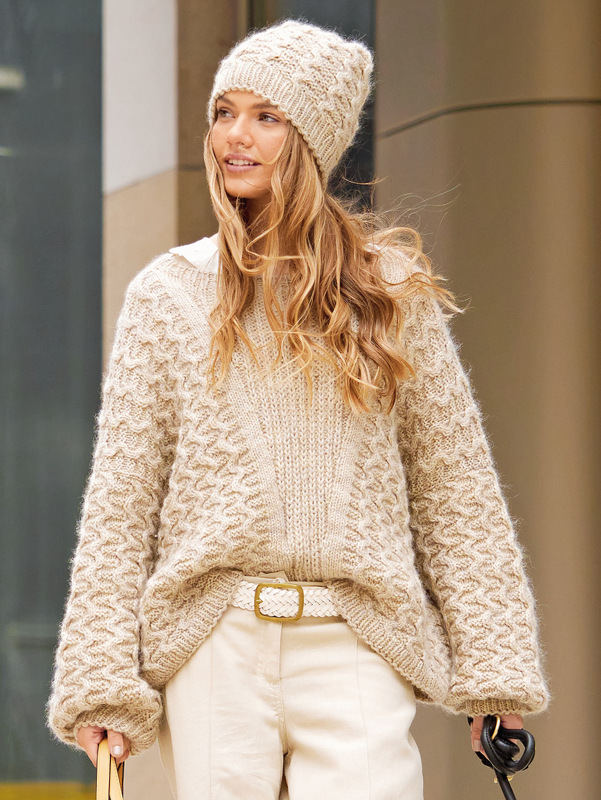 Pulli und Mütze in Beige