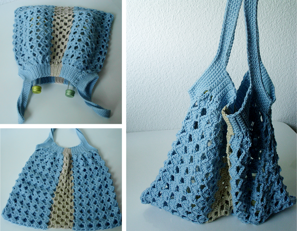 Hellblaue gehäkelte Netztasche mit beigem Mittelstreifen und zwei Flaschen