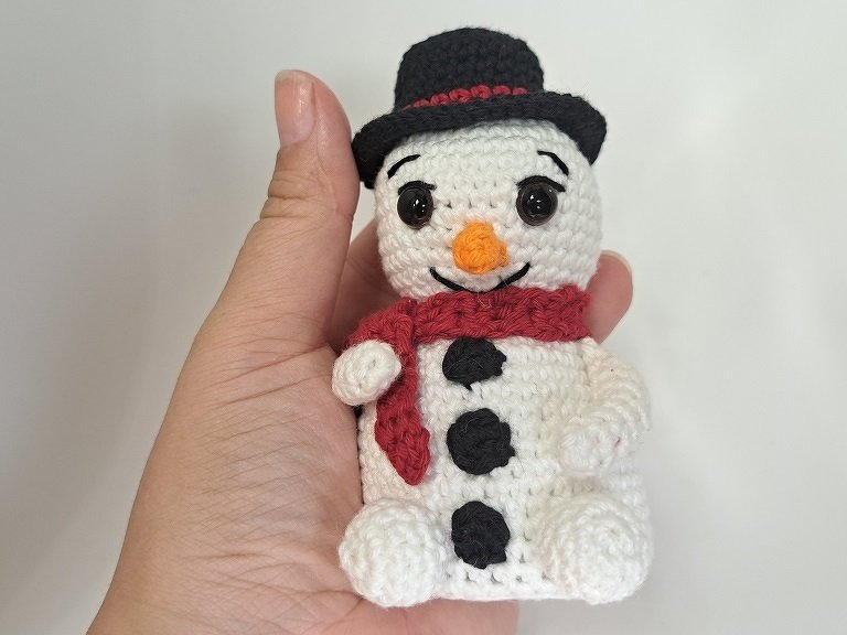 Anleitung zum Häkeln von Schneemann Otto - Winterliche Bastelidee