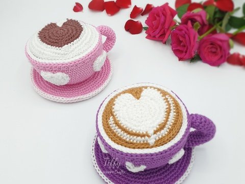 Liebestasse-Set Cappuccino und heißer Kakao mit Herz-Latte-Art Anleitung