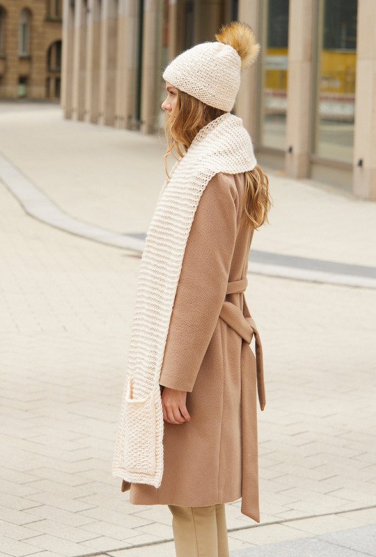 Schal mit Taschen und Mütze in Wollweiß - Bild 3