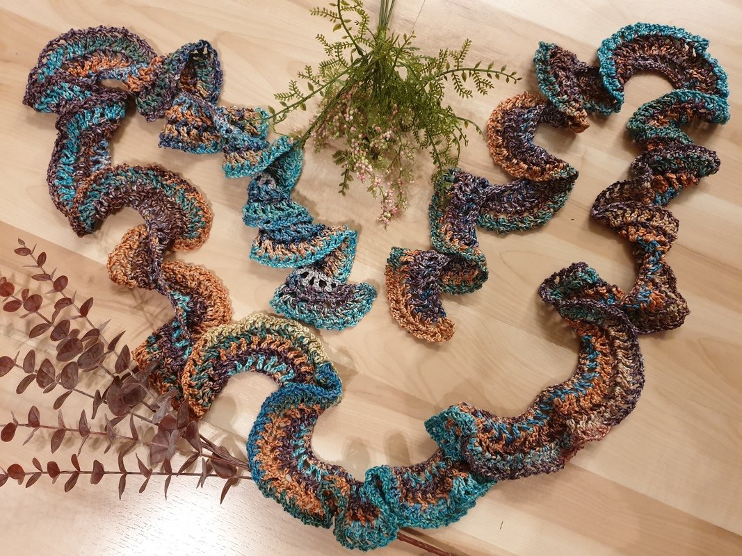 Quilling Scarf Scallop - Crochet Pattern for a scarf