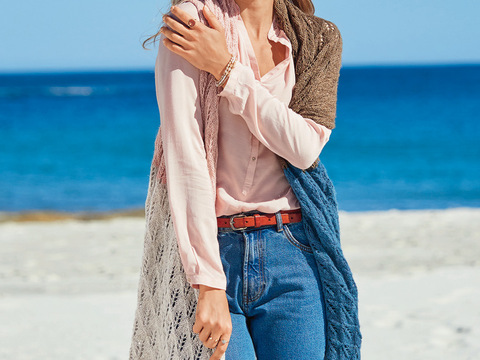 Vierfarbiges Tuch mit Ajourmuster