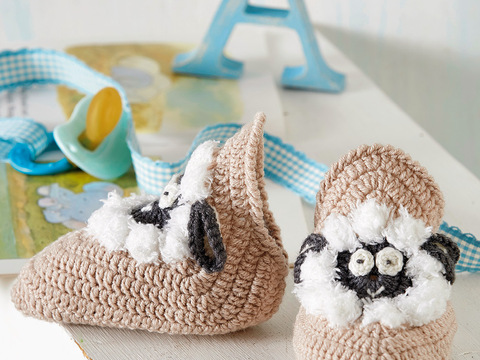 Babyschühchen mit flauschigem Schafsgesicht