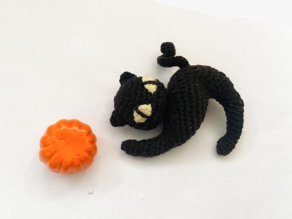 Black cat. Crochet pattern