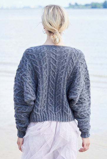 Jacke mit Fledermausärmeln und Zopfmustern in Anthrazit