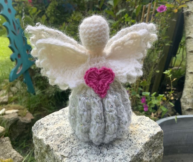 Stehendes Engelchen / Schutzengel