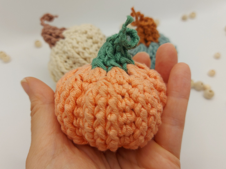 Mini-pumpkin Izzy - no sewing, no glueing