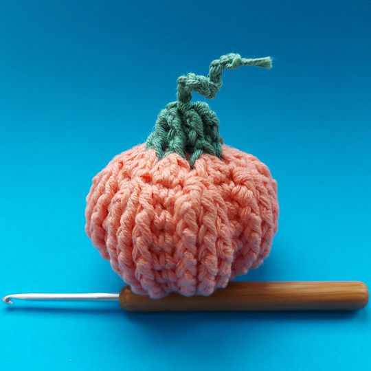 Mini-pumpkin Izzy - no sewing, no glueing