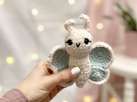 Häkelanleitung Schmetterling „Delia“ | Anleitung für Häkeltier Insekt