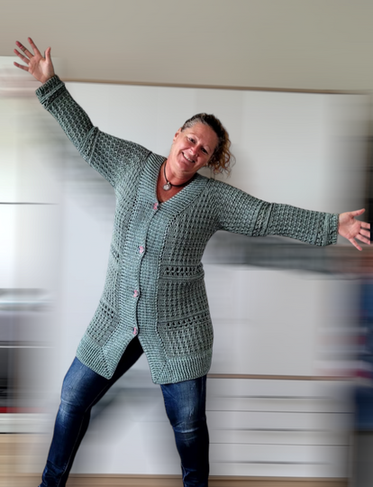 Häkelanleitung Spring Romance: klassische RVO-Jacke mit V-Ausschnitt