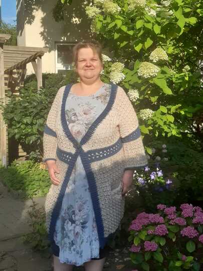 Häkelanleitung Spring Romance: klassische RVO-Jacke mit V-Ausschnitt