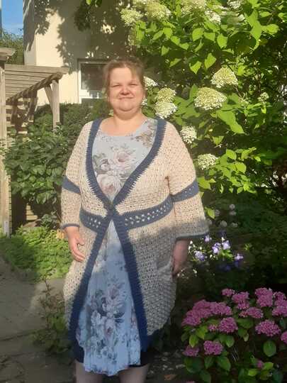 Häkelanleitung Spring Romance: klassische RVO-Jacke mit V-Ausschnitt