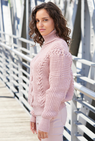 Rollkragenpulli im Halbpatent mit Zöpfen in Rosa