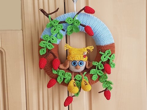 Häkelanleitung für einen herbstlichen Eulen-Türkranz