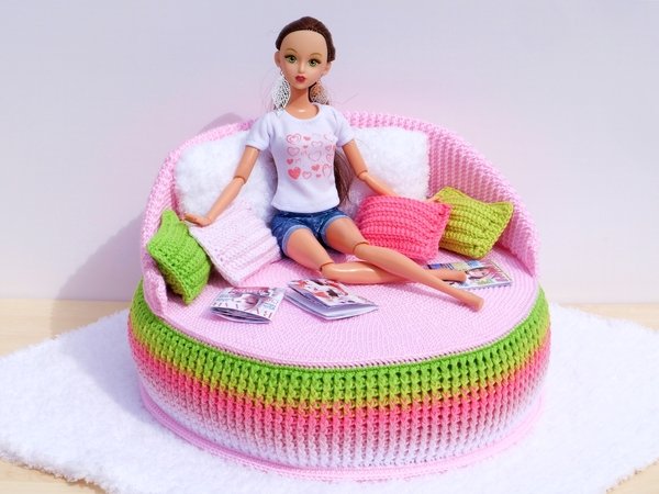 Set Runde Sitzmöbel mit Kissen, Decken, Teppich für kleine Puppen