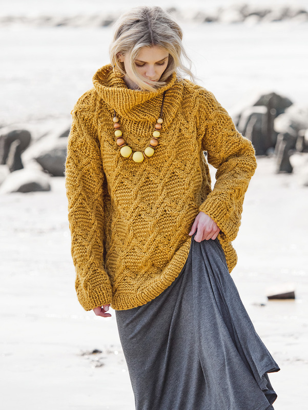 Oversize-Pulli mit Zopfrauten in Messinggelb