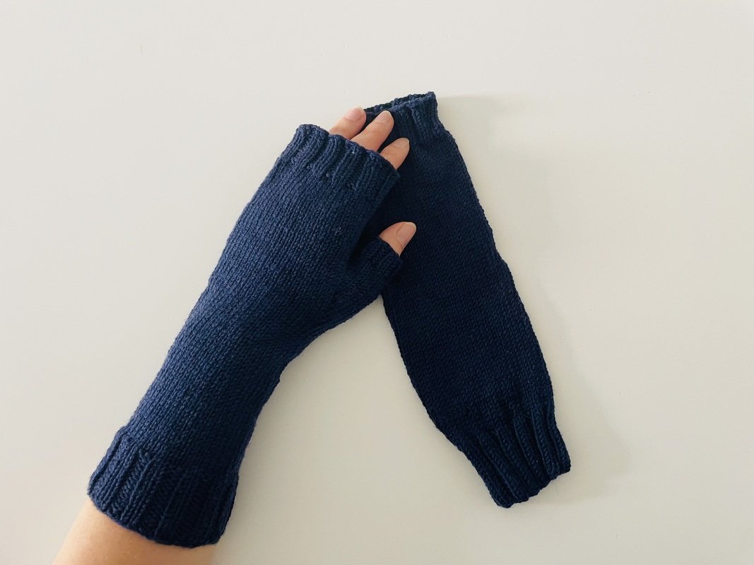 Strickanleitung für Damen-Armstulpen - DIY Pulswärmer