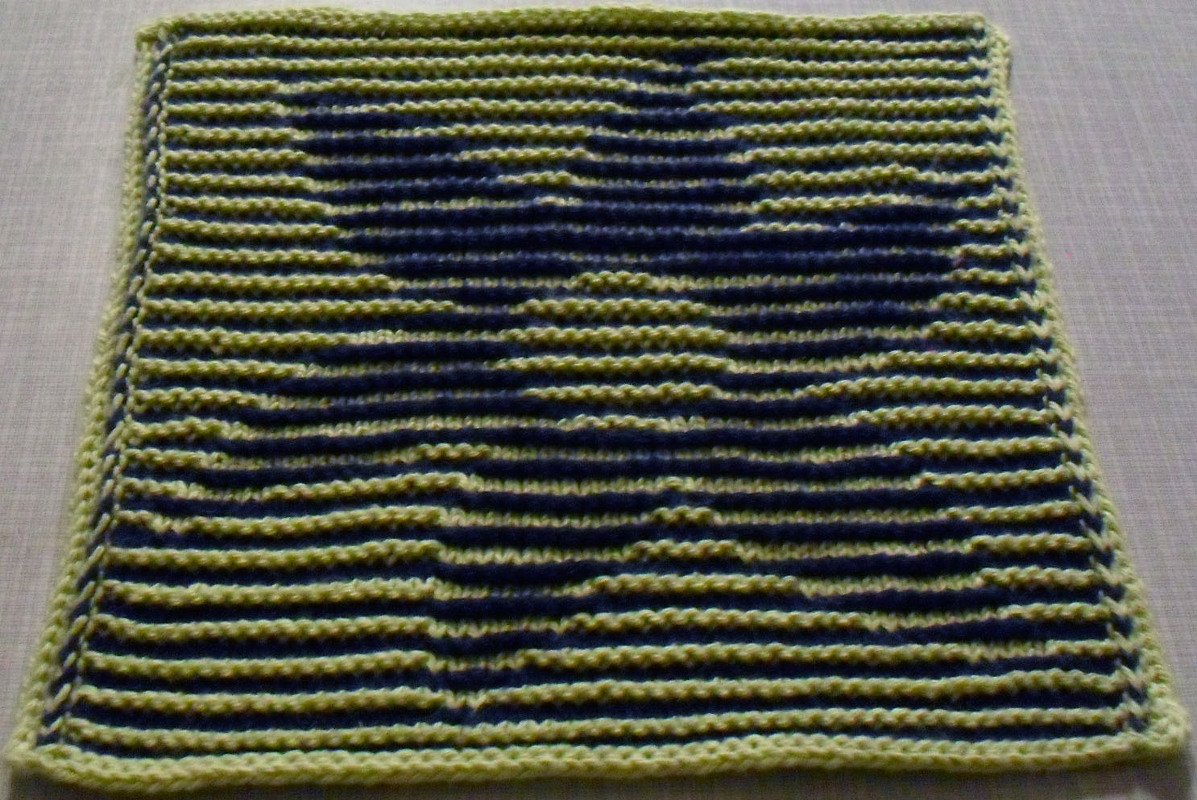 Spüli in Schattenstricktechnik mit besonderem Rand, Motiv Blume