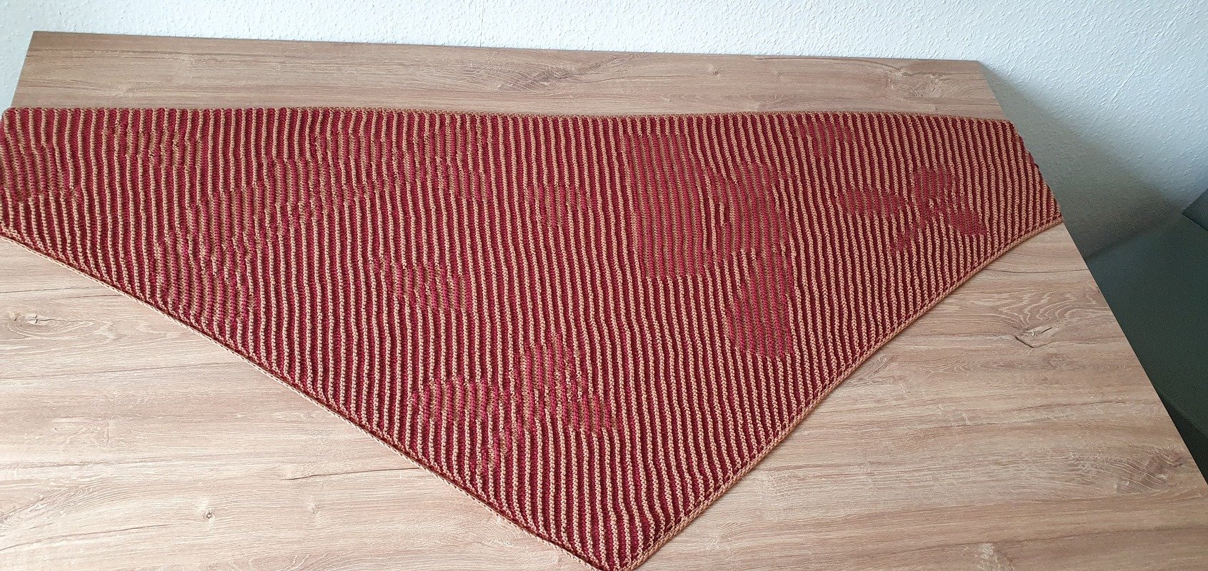 Squirrel, Shadow Knitting, Illusion Knitting, Motif Shawl - Image 5