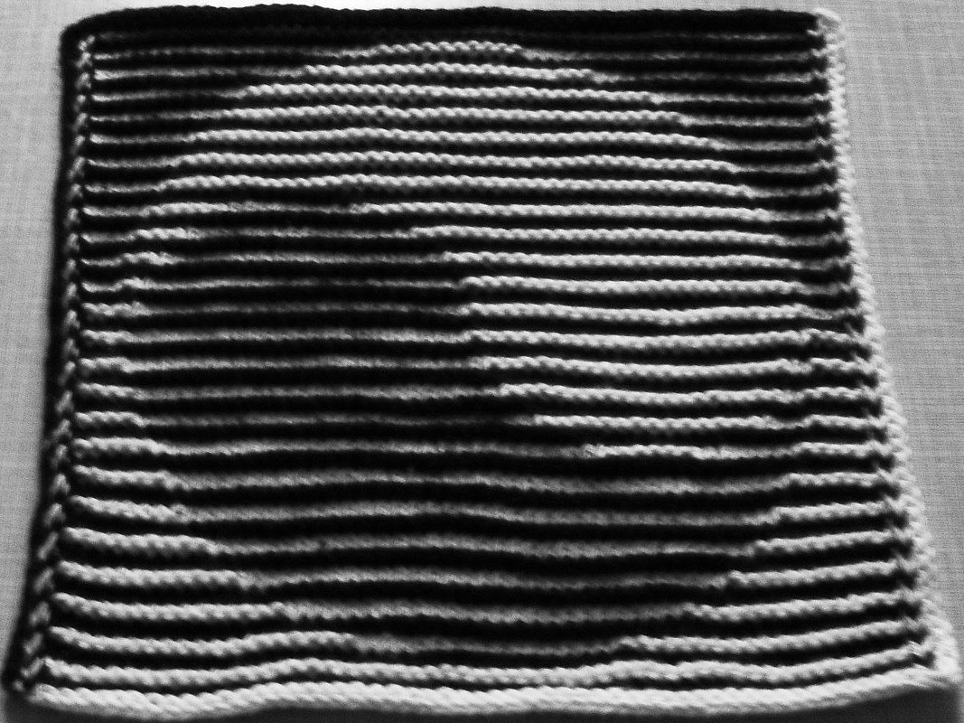 Spüli in Schattenstricktechnik mit besonderem Rand, Motiv yin und yang