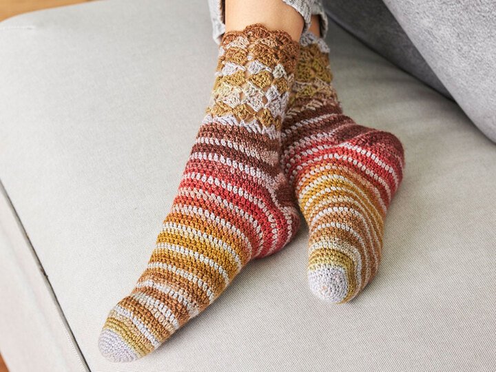 SOCKEN & ARMSTULPEN GEHÄKELT