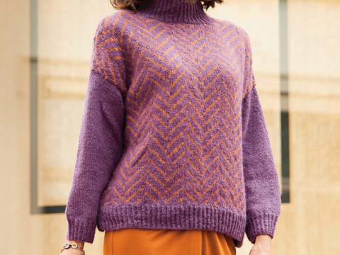 Pulli mit Jacquardmuster in Violett und Goldbraun