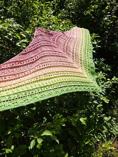 Crochet Pattern Flat Triangular Scarf "Medea"