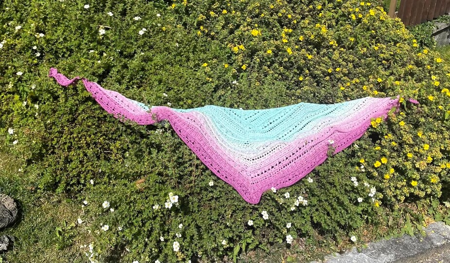 Crochet Pattern Flat Triangular Scarf "Medea"
