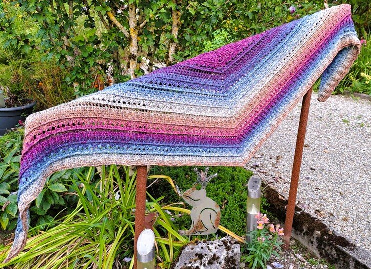 Crochet Pattern Flat Triangular Scarf "Medea"