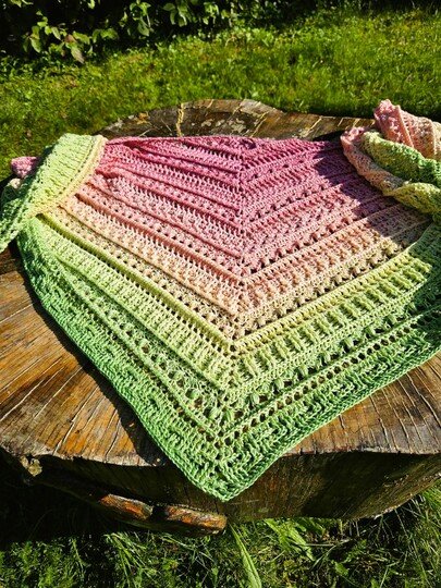 Crochet Pattern Flat Triangular Scarf "Medea"