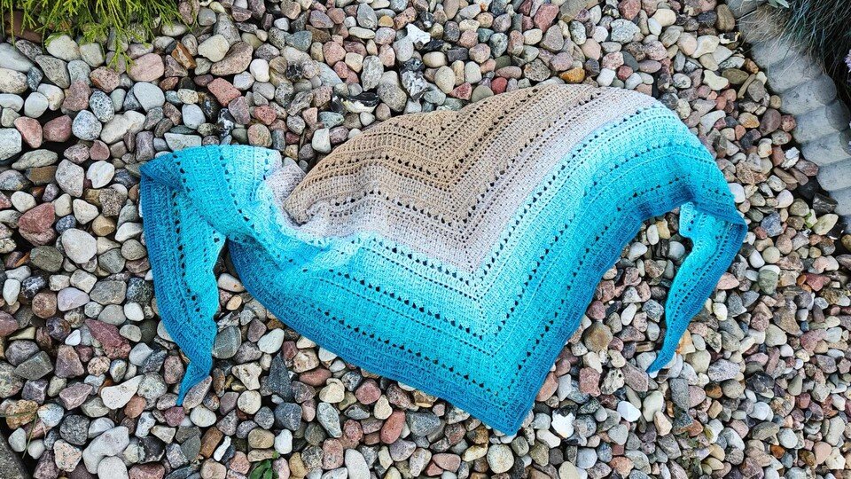 Crochet Pattern Flat Triangular Scarf "Medea"