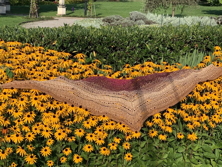 Crochet Pattern Flat Triangular Scarf "Medea"