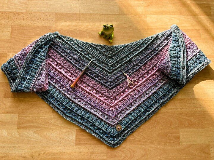 Crochet Pattern Flat Triangular Scarf "Medea"