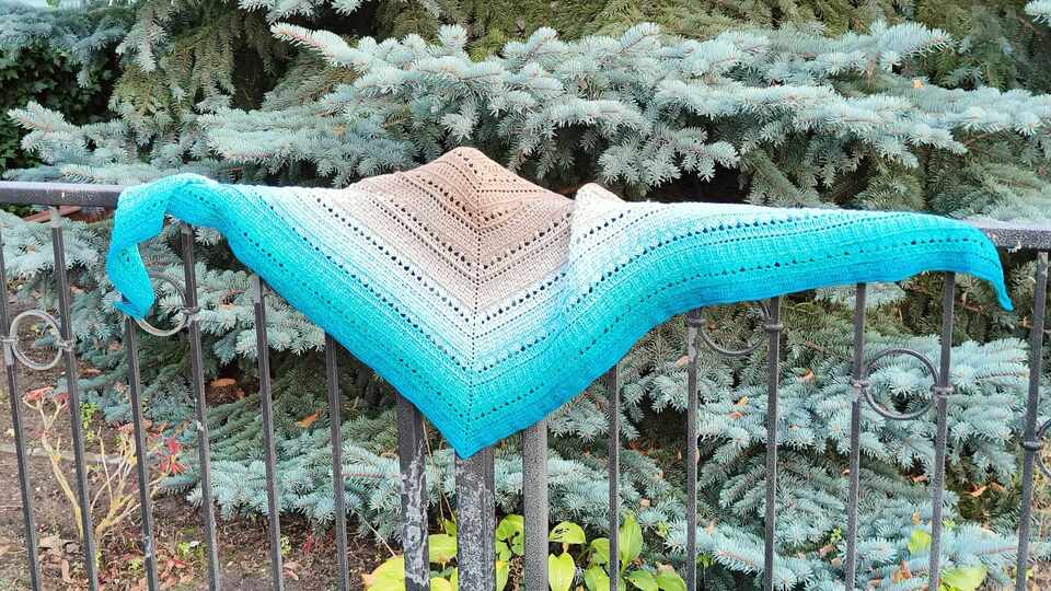 Crochet Pattern Flat Triangular Scarf "Medea"