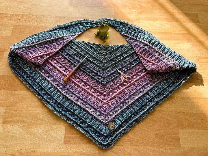 Crochet Pattern Flat Triangular Scarf "Medea"