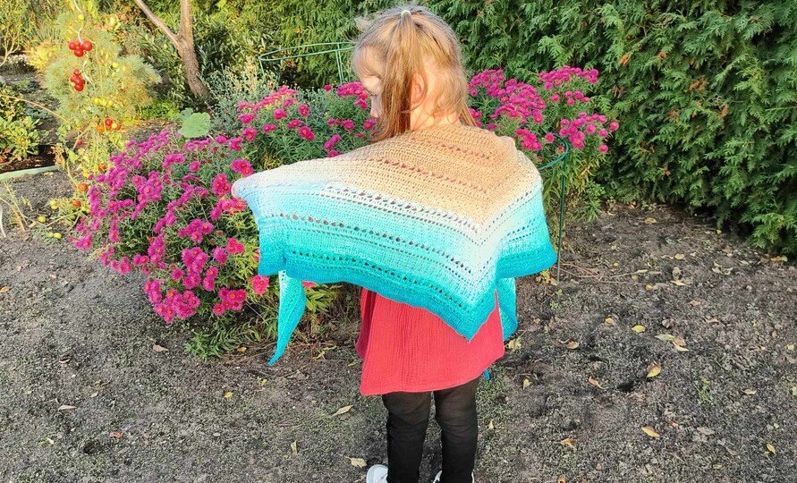 Crochet Pattern Flat Triangular Scarf "Medea"