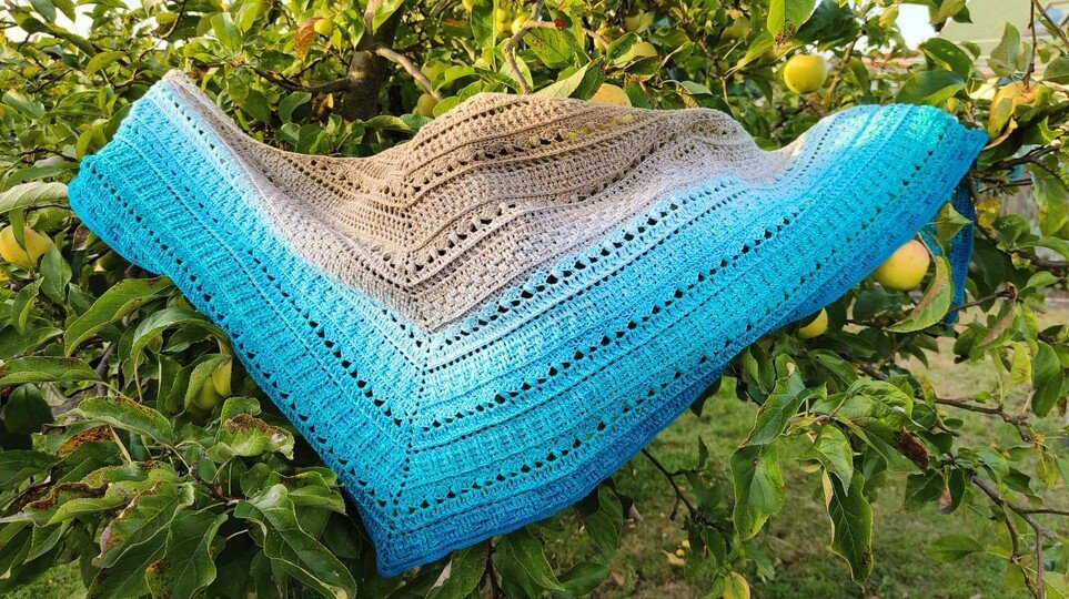 Crochet Pattern Flat Triangular Scarf "Medea"