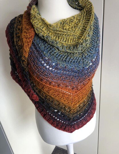 Crochet Pattern Flat Triangular Scarf "Medea"