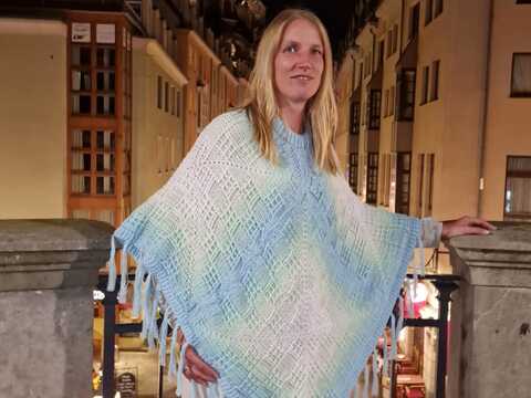 Häkelanleitung Poncho Firkant