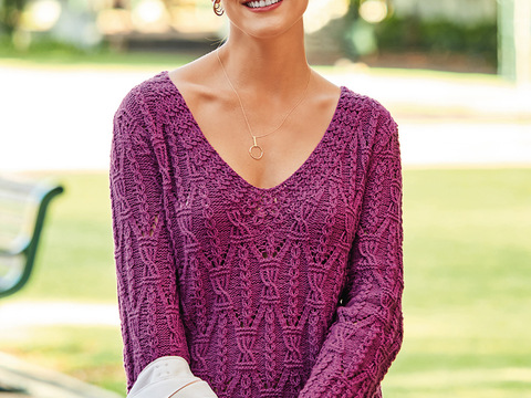 Pullover in Fuchsia mit Zopfrauten-Muster