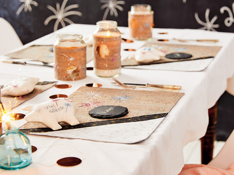 4er-Set aus Tischsets, Teelichthüllen und Glücksschweinchen aus Stoff in Grau-Silber