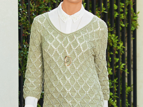 Olivfarbener Pullover mit Ajourrauten